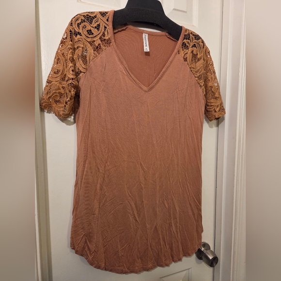 Zenana Signature Light Brown Lace Sleeve Top Blouse Shirt. Size XL. - Picture 5 of 7